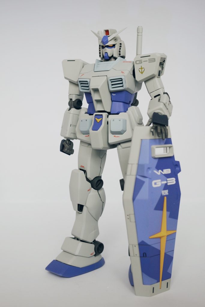 ロービジなG-3カラーに、盾のみ私の好みで(お約束？)のスプリッター迷彩を入れてみました。