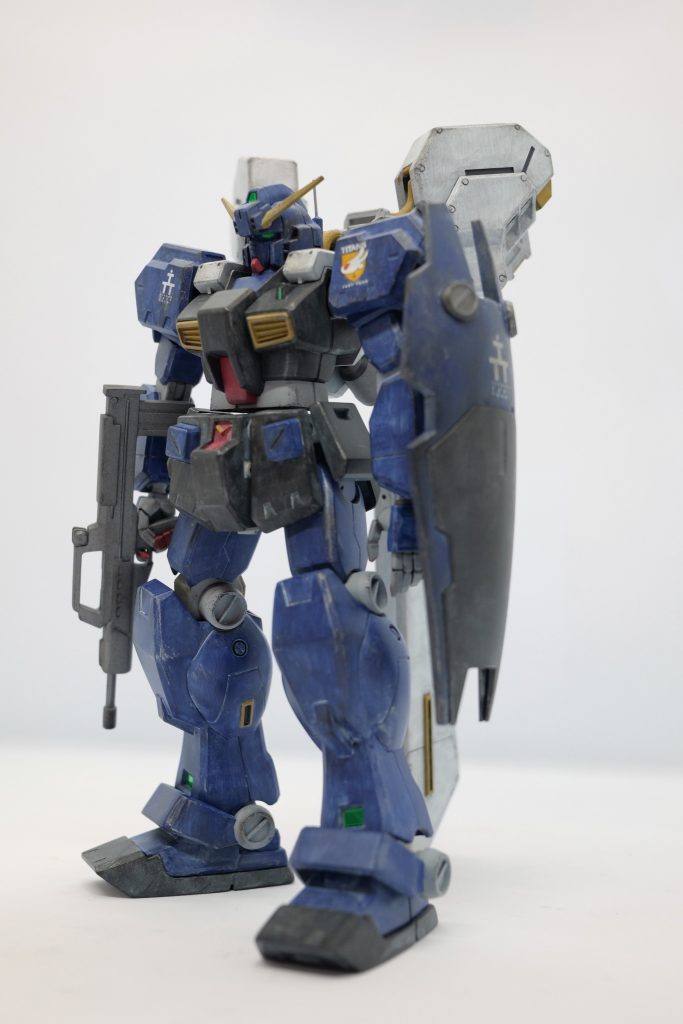 元々はジムクゥエルにガンダムヘッドを載せただけ、なのでしたっけ。普通にカッコいいです。