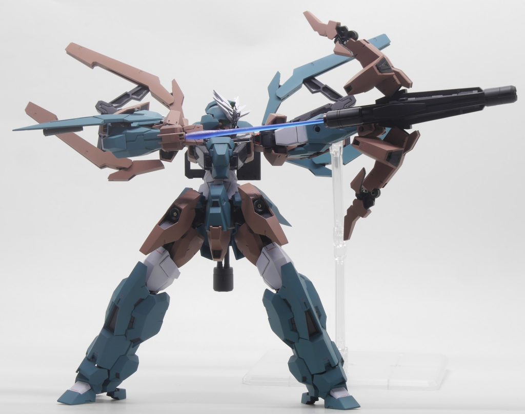 ここから、武装(必殺技)紹介です余りパーツで武器を作れないからと試行錯誤して、グレート合体の定番の弓と剣にしましたまずは、『グレートアーチェリー』金色の勇者の武器ですね(gundam-kao10)