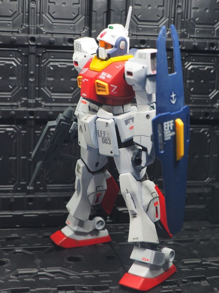 今回はジムの緑塗装じゃなくて白にしてみました(gundam-kao5)
