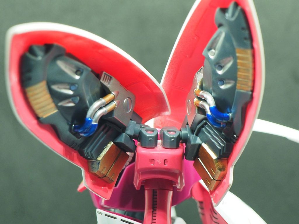 肩のバインダー内部はこんな感じで(zaku-kao5)