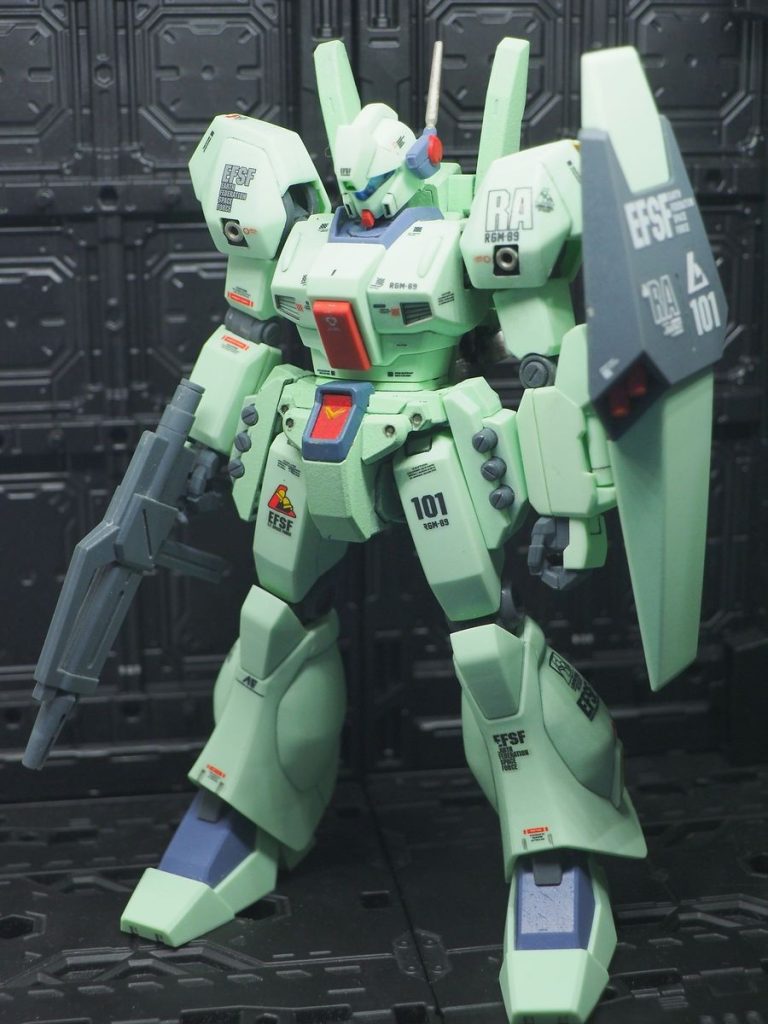 ゴテゴテしたのは好きではないので、Ａ－２からＤ型への過渡期バージョンとして作成しています(gundam-kao6)