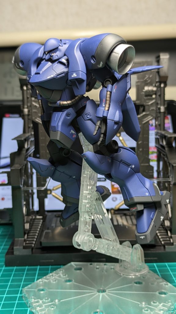 水性ホビーカラーのティターンズブルー１・２使用トップコートはUVカットスムースクリアーνガンダムのデカール使用