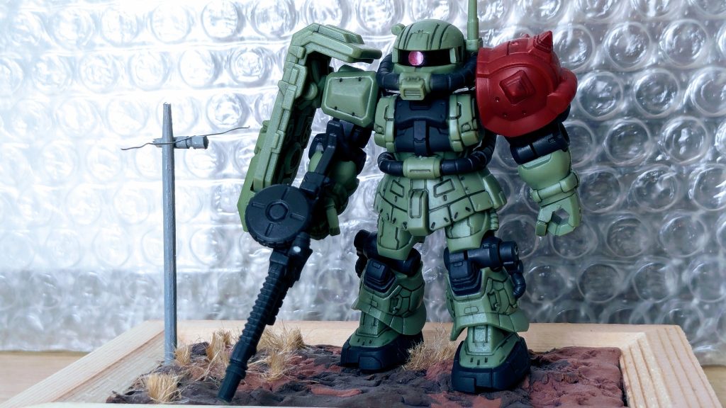 最初の作品です。爪楊枝を加工して電信柱を作りました。フレームは写真立て、粘土は100均のジオラマ用粘土です。
