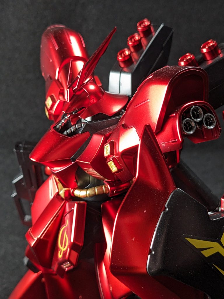 ちょっとだけ、ガンダムマーカーでゴールドを足してます