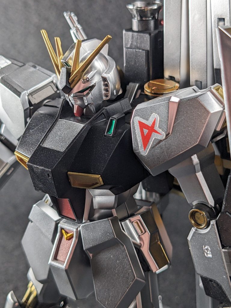 HG　νガンダム　メタリックコーティングバージョン 「νガンダムは　伊達じゃない！！」　byアムロ・レイ　–3枚目/制作者：ゴン太