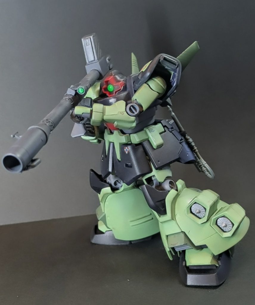 前傾姿勢による高速移動もドムらしさがでてお気に入りです。