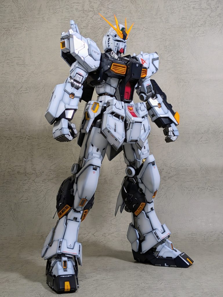 パーツの持ち手が足りなそうだったため、先にフレームを完成させたあとに装甲パーツの処理を着手しました