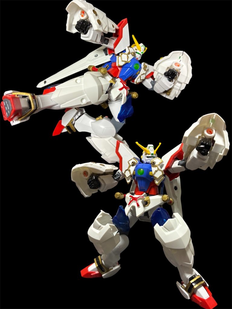 基本は徒手空拳。ビッグフィストのパンチとビッグニーキックは当たれば並みのガンプラが砕ける。
