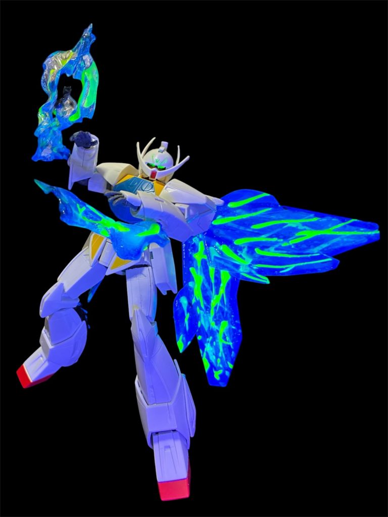 NDB(ナノ・ディストーション・ブレイド)。ブレイド状の月光蝶。触れれば瞬く間もなく原始分解してしまう。月光蝶発動時に使用出来ます。百均プラ板を加工して刀身、その上にクレオス蛍光クリア・蛍光イエローの順で塗装。UVライトで月光蝶と同じカラーに^_^