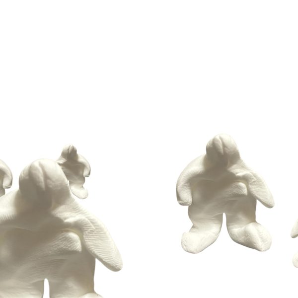 普通MSという呼称が何故NMD？それはこの機体がナノマシンの砂で形成された人形だから。ターンエーも重要機材以外は簡易構造という設定があるため、ターンエーとターンXが融合したターンエーツーならMSも作れる。卵状→跪く人型→立ち上がる人型→ミリティアに実体化、という流れです。ちなみに月光蝶発動状態ならナノマシンが枯渇しない限り、「無限」に生み出せます。（5枚目）
