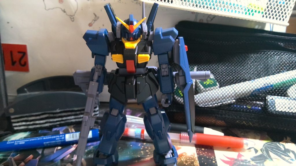 ガンダムMK-II（ティターンズ仕様）です。一応この後デカールを張って、ある程度塗装してあげたのですが、右サイドスカートがなくなったので萎えていじるのやめました。