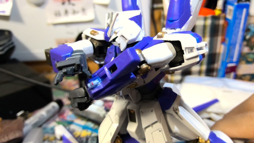 サーベルも塗りました～可動がそこそこするのでこんなポーズもできちゃうお