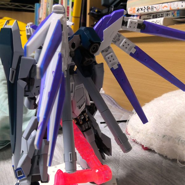 Hi-νガンダムの両腕と両足をシナンジュスタインに交換。ビームライフルとかありかも。出力強化装備的な感じ？（2枚目）