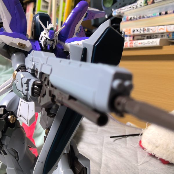 Hi-νガンダムの両腕と両足をシナンジュスタインに交換。ビームライフルとかありかも。出力強化装備的な感じ？（3枚目）
