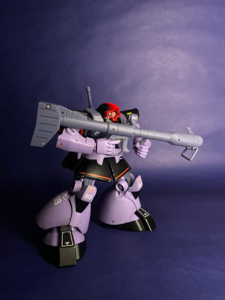 You can imagine it hovering from the ground. I ended up glueing the hand to the Hyper Bazooka because it kept popping off, i don't mind it being its only weapon aside the heat sword.