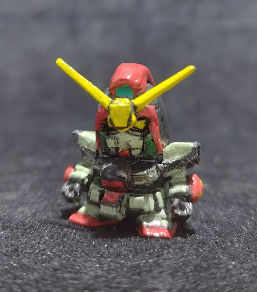 ネロスガンダム。元キットのアンテナをゲート処理ミスったので、他キットから流用。肩アーマーはプラ板。頭はパテ等で。