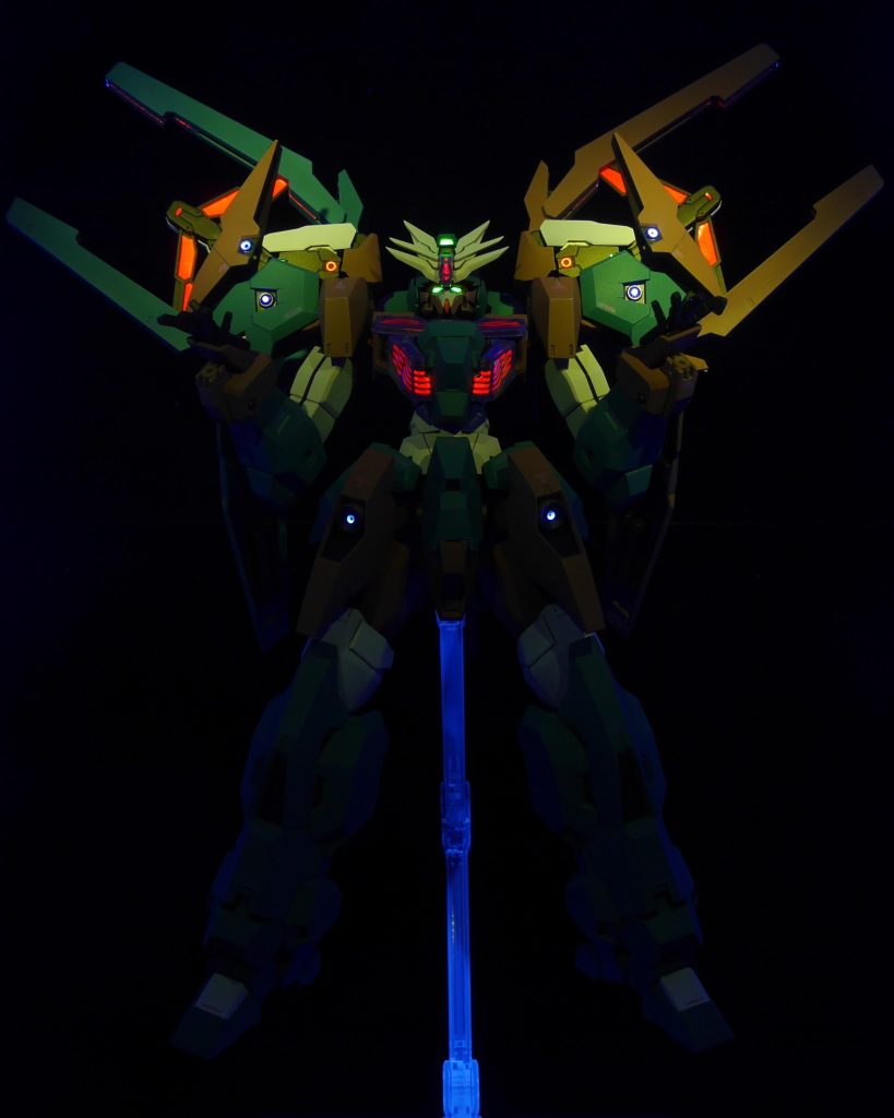 悪役感マシマシですここからは、妄想と必殺技です(gandam-hand2)ーーーーーーーーーーーーーーーーーーーーーーーーーーーーーーーー「ソフィ……あたし、まだ終われない！」&nbsp;ノレアの叫びとともに、ソーンのカメラアイが閃く。「ウル、力を貸して……ソフィの想いごと、ぶっ飛ばすんだッ!!」その刹那、ウルの装甲が光を放ち、各パーツへ分離した。ウルとソーンが今一つに。&nbsp;——ルブリスウソーン、起動。&nbsp;「見ててよ、ソフィ。あたしの怒りも、願いも、もう止まらないッ!!」