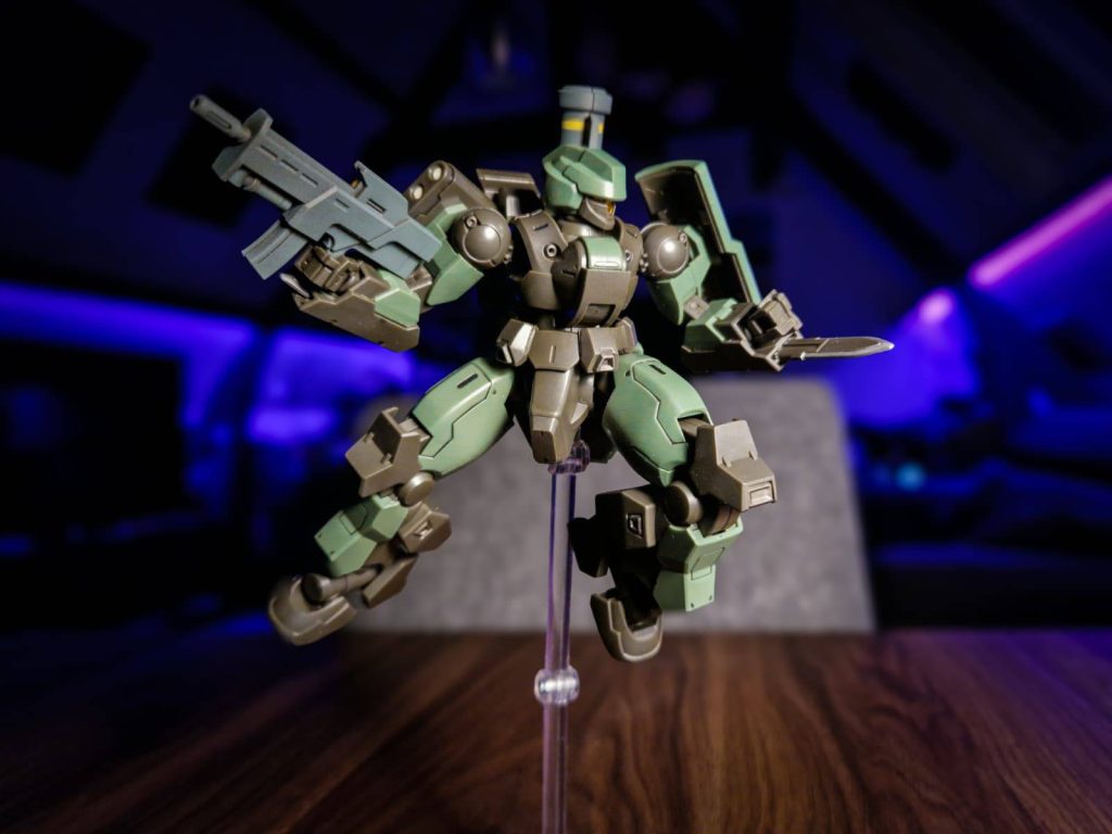 It was difficult to choose which weapon too equip. The bazooka, the gun and the knifes all look really nice on this kit.
