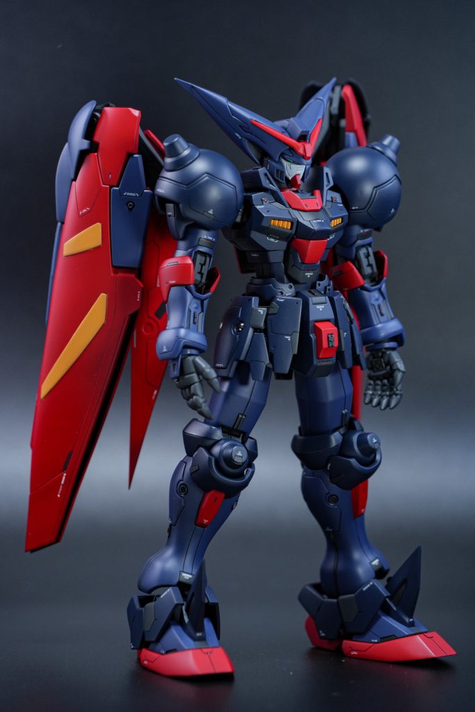 ゴールド塗装中にやっぱりノーマルカラーのマスターガンダムも欲しいと思い、パーツ変更でどちらも再現できるよう用意しました。
