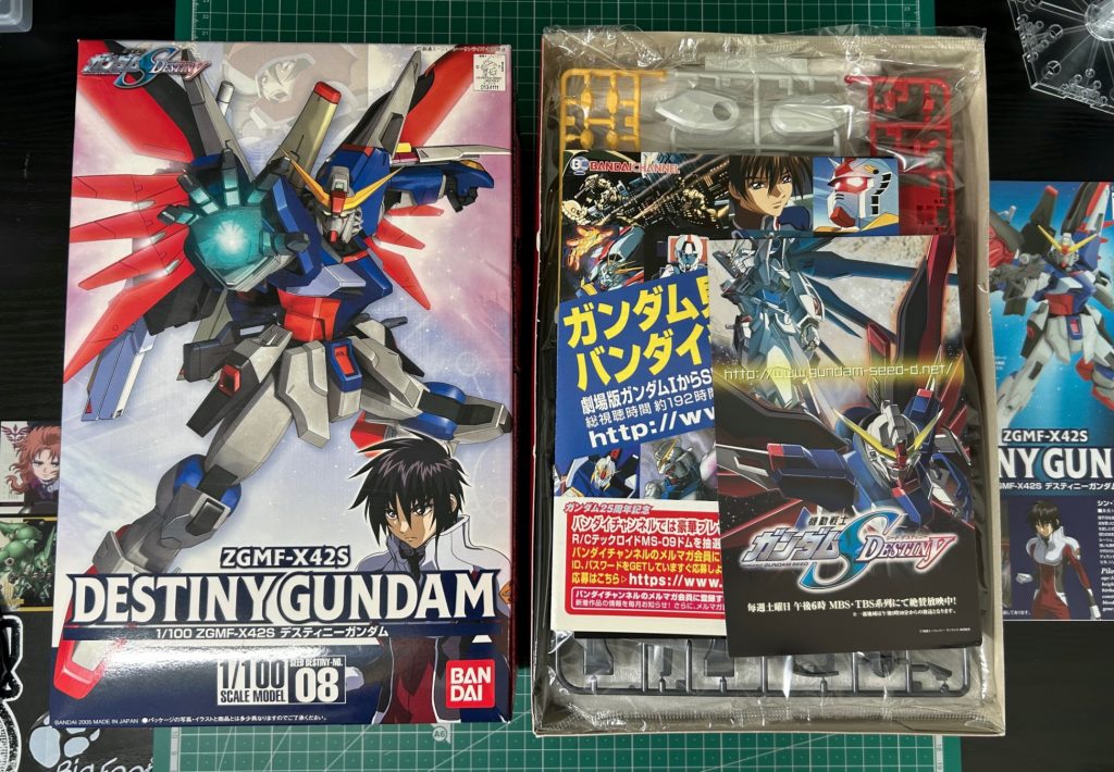 開封すると色々なチラシが入ってましたこれで自分のデスティニーで遊びたい欲が満たされました😮‍💨沢山写真を撮りましたが もう載せれなくて残念組んで動かしてとにかく楽しかったです 満足このキットは見つけたらまた買っちゃいますね