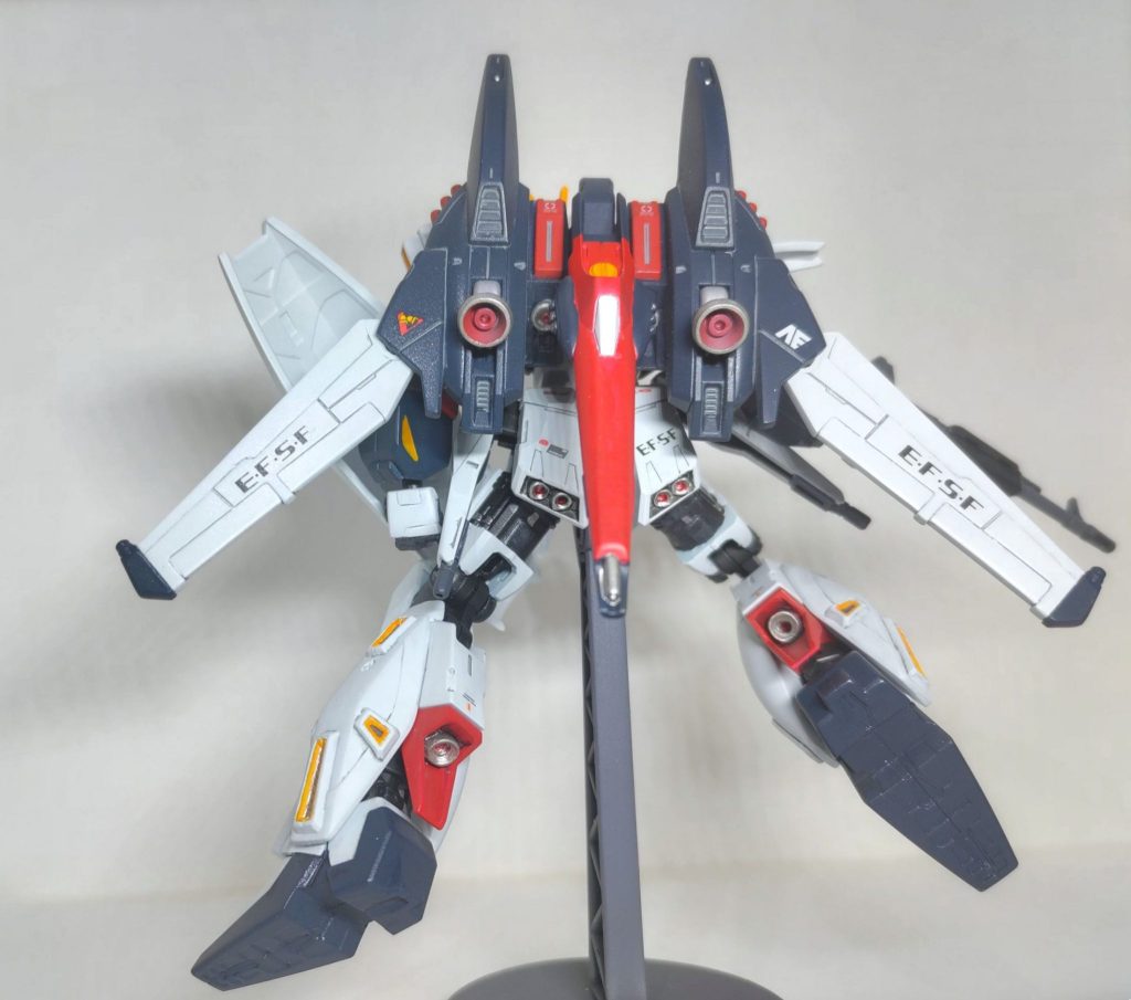 リアアーマーとふくらはぎのノズルは廻りを削って立体化　