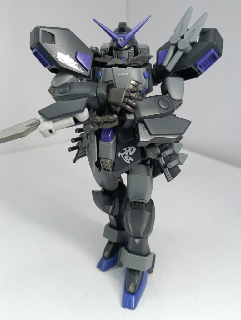 デビルガンダム回収のドサクサで、チャッカリ回収したシュピーゲルをネオジャパンの技術で改修した機体のイメージです。名前の由来は体の各所にクナイを付けているので、メッサ―(独語でナイフ小刀の意味)としました。