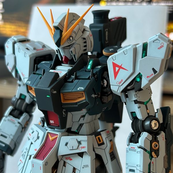 今回もショルダーアーマーを小さく見せる加工を施しました。（2枚目）