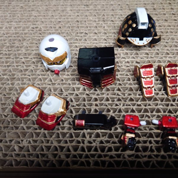 このサイズ感いい(◍¯﹃¯◍)近くのプラモ屋さんで展示会にだすのに急ピッチで作成、隠密エアリアルと並べて楽しみます。SDの雰囲気を残してジオラマです笑、この箱蓋着けるとそのまま保管出来ます。展覧会で愛ある作品がたくさんあり、制作者さんの話が聞けて発見や驚き実際に話す事でわかる事が多く楽しいひと時でしたー、そしてなにより皆さん暖かい！！（3枚目）