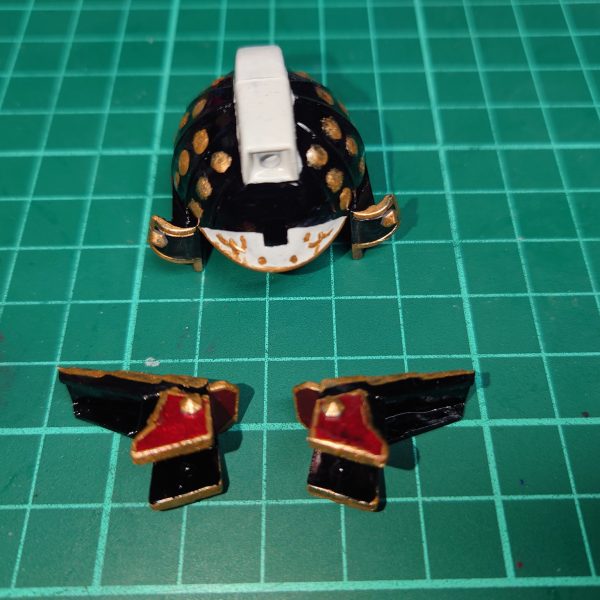 このサイズ感いい(◍¯﹃¯◍)近くのプラモ屋さんで展示会にだすのに急ピッチで作成、隠密エアリアルと並べて楽しみます。SDの雰囲気を残してジオラマです笑、この箱蓋着けるとそのまま保管出来ます。展覧会で愛ある作品がたくさんあり、制作者さんの話が聞けて発見や驚き実際に話す事でわかる事が多く楽しいひと時でしたー、そしてなにより皆さん暖かい！！（4枚目）