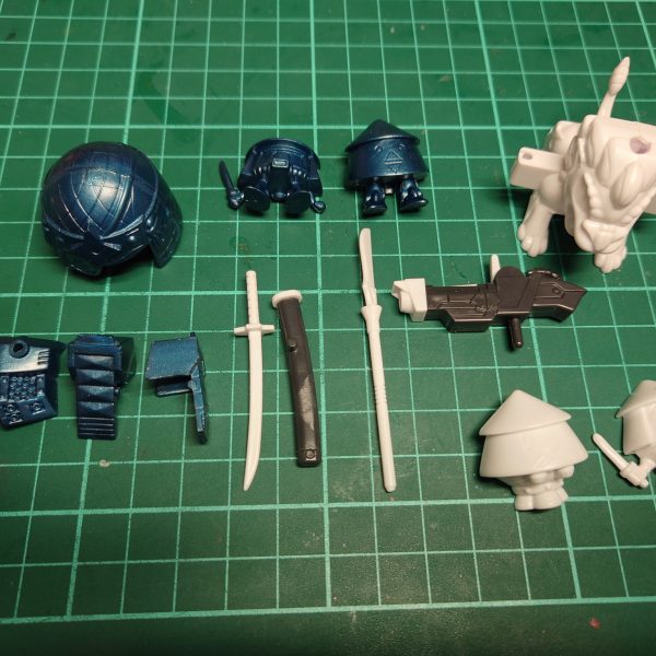 このサイズ感いい(◍¯﹃¯◍)近くのプラモ屋さんで展示会にだすのに急ピッチで作成、隠密エアリアルと並べて楽しみます。SDの雰囲気を残してジオラマです笑、この箱蓋着けるとそのまま保管出来ます。展覧会で愛ある作品がたくさんあり、制作者さんの話が聞けて発見や驚き実際に話す事でわかる事が多く楽しいひと時でしたー、そしてなにより皆さん暖かい！！（5枚目）