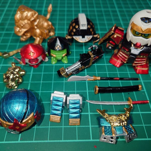 このサイズ感いい(◍¯﹃¯◍)近くのプラモ屋さんで展示会にだすのに急ピッチで作成、隠密エアリアルと並べて楽しみます。SDの雰囲気を残してジオラマです笑、この箱蓋着けるとそのまま保管出来ます。展覧会で愛ある作品がたくさんあり、制作者さんの話が聞けて発見や驚き実際に話す事でわかる事が多く楽しいひと時でしたー、そしてなにより皆さん暖かい！！（6枚目）