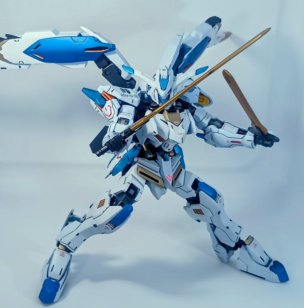 そんなわけで、今般のガンダムバエルの製作期間は長期に及びました。雑であったり、ミスを修正してなかったり、残念なところもありますが、完成に辿り着けただけでも御の字です。