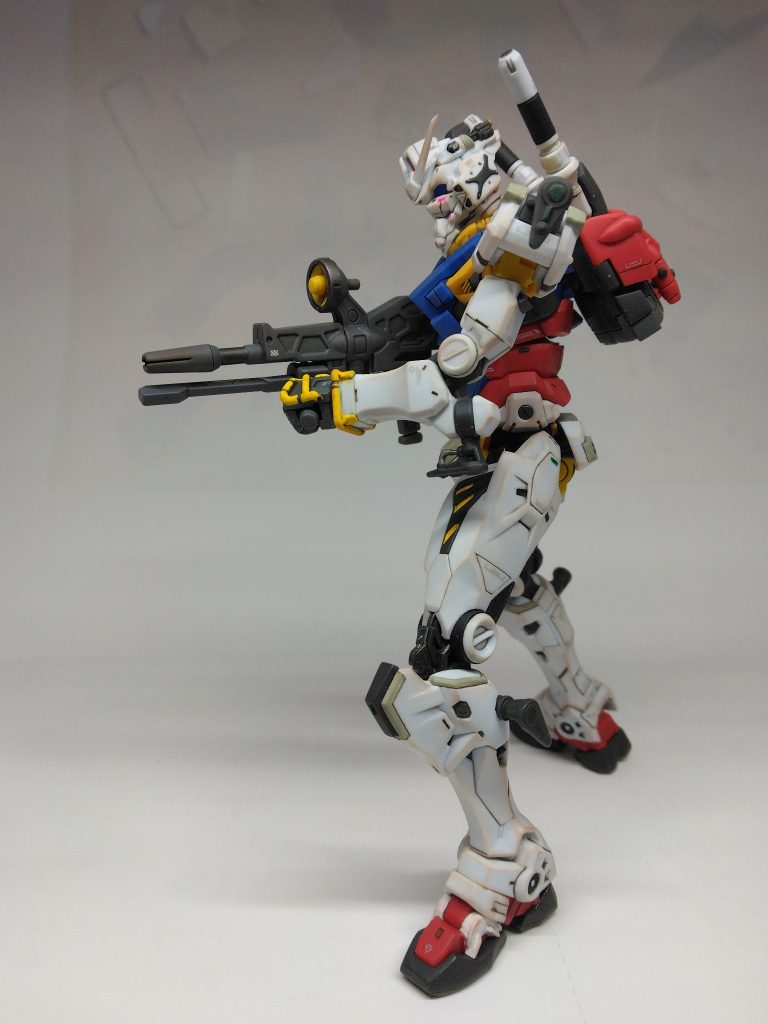 汚し　アクリルマーカーチョコレート色をエッジ部に塗って拭き取って汚れ表現してみました。もう少し暗い色の方が重厚感が出たような気がします。水性プレミアムトップコートつや消しでコートした後、パステルや鉛筆で汚しを加えてみたのですが目立たないですね。汚しの按配はまだ難しいです。