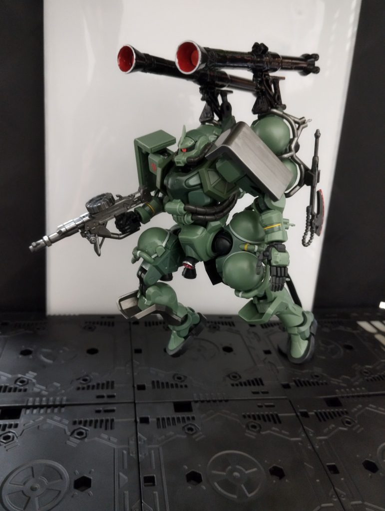 ザクマシンガン構え。