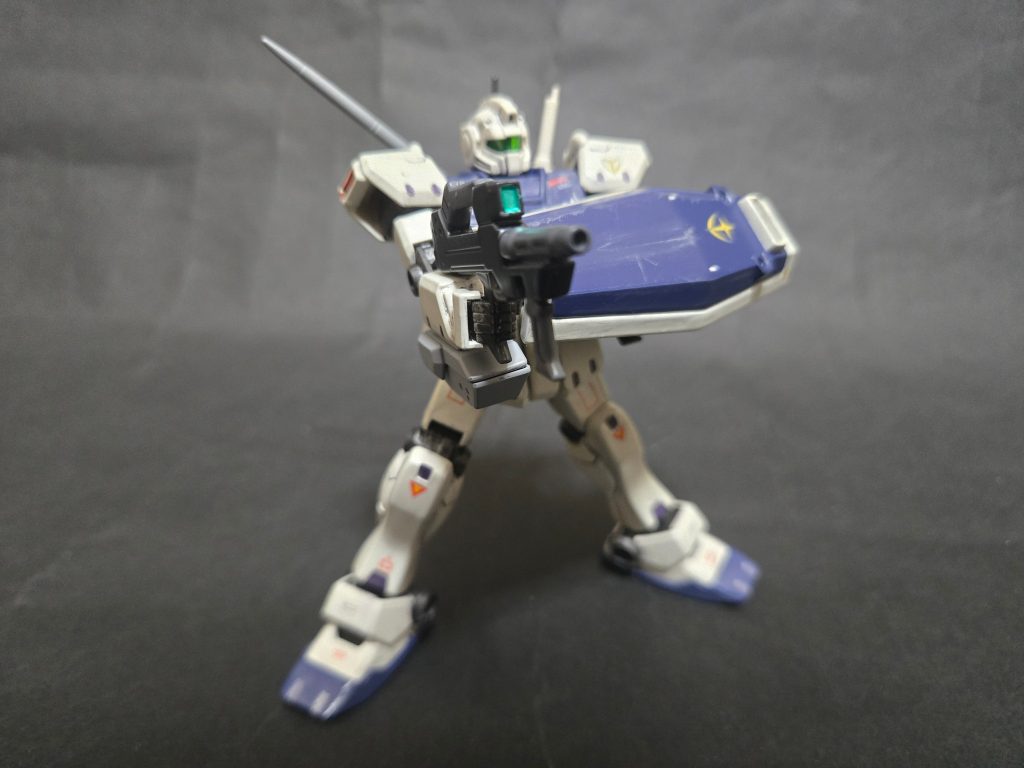 試作ビームマシンガン 100mmマシンガンやプルパップ・マシンガンなどを元に、ビームパルス弾を発射する武装。正式採用には至らないものの、ガンダム試作4号機の大型ビームマシンガンの開発に、この武装のデータが流用されたと思われる。