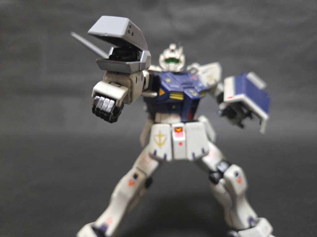 90mmガトリング砲 ガンダムNT-1に装備されていたものを、外付けの武装として試作されたもの。試作のため、使用された弾種はルナ・チタニウム鋼ではなく、90mmマシンガンと同規格のものだが、それでも十分以上の破壊力を持つことが確認されている。