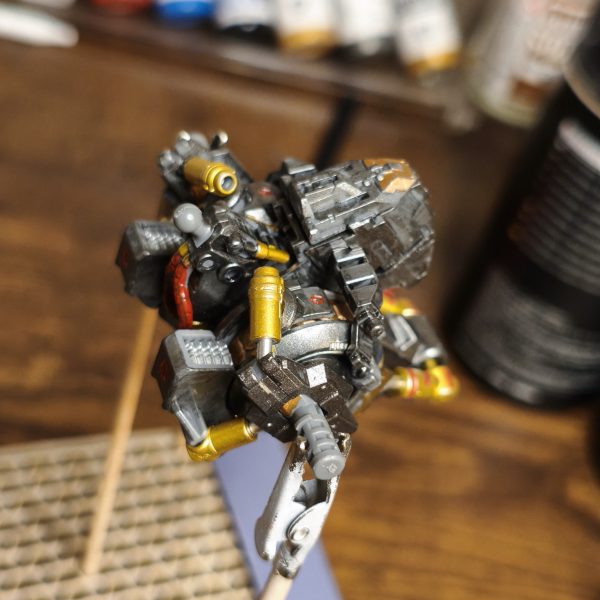 初めての投稿です。MGガンダムヴィダールのフレーム塗装に挑戦中です。上半身完成で、我慢できずに組んじゃいました。これから腕脚も頑張るぞ〜（4枚目）