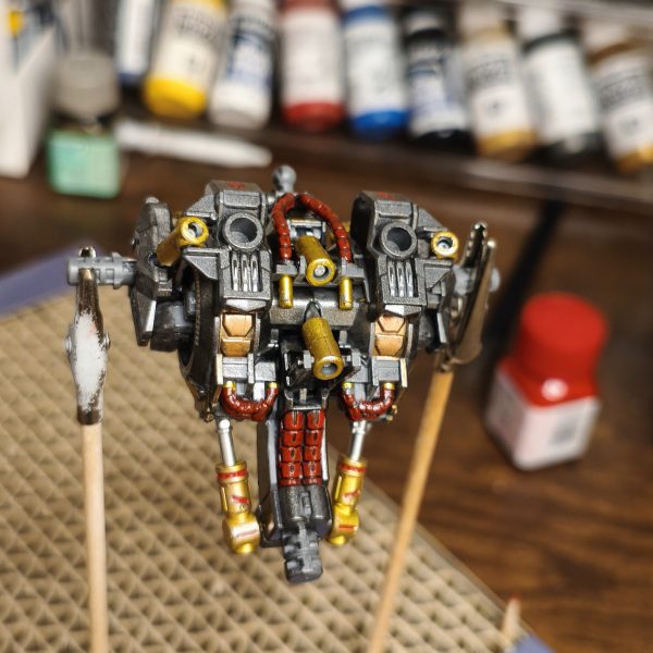 初めての投稿です。MGガンダムヴィダールのフレーム塗装に挑戦中です。上半身完成で、我慢できずに組んじゃいました。これから腕脚も頑張るぞ〜（2枚目）
