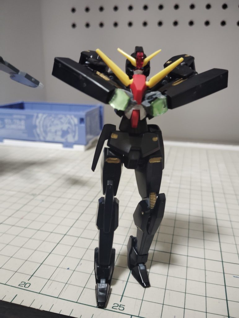 素体となるセラフィムガンダム。頭パーツを担当