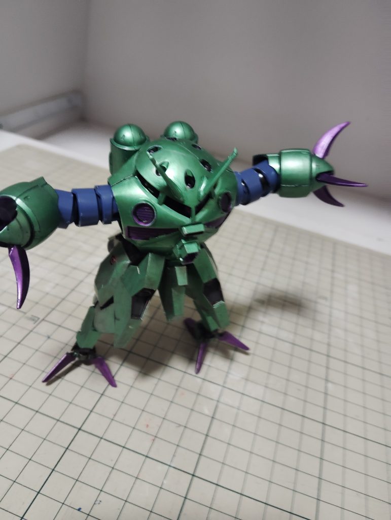 ルブリスパーツがビグザムっぽい足だったので合わせました。(gundam-kao1)強襲する為、脚パーツはバーニアマシマシで突撃してきます。(zaku-kao4)
