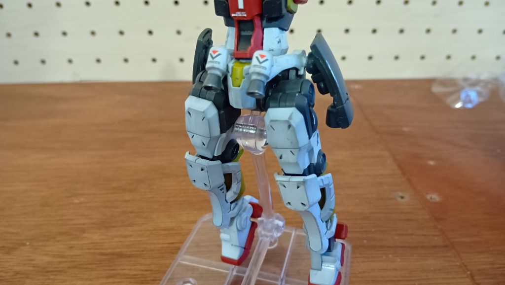 腰前面 先ほどのユニットとヘリウムコアのような物をバーニアに変えました…デカールがお気に入り。