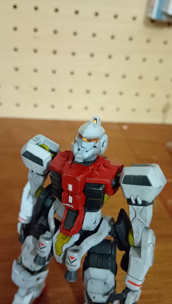 頭部 ここを一番頑張りました プラバンとパテで成形しました、キツかったです…