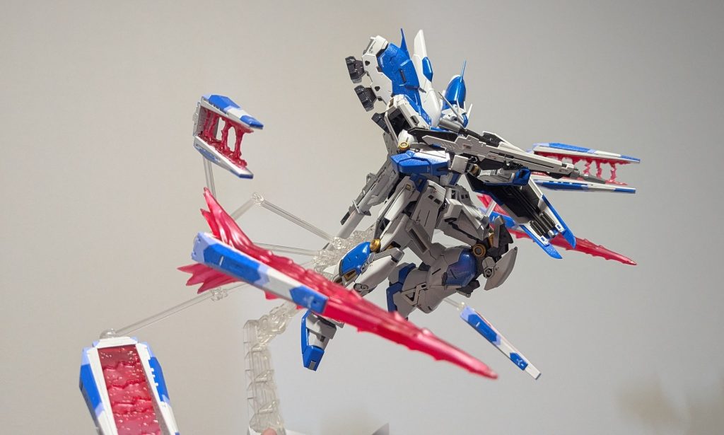 メガバズーカランチャーセットに付いてたファンネルエフェクトセットを作って付けてみました。カッコイイですね（笑）