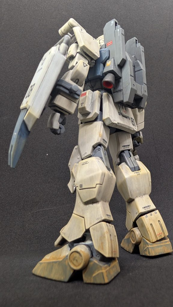 ガンダムEz8はジオン派の僕にしては割りと好きな機体なんです(zaku-kao6)なんでも胸の装甲に【ザクのシールドを2枚】使ってるとか(zaku-kao5)素晴らしい現地改修です🤩