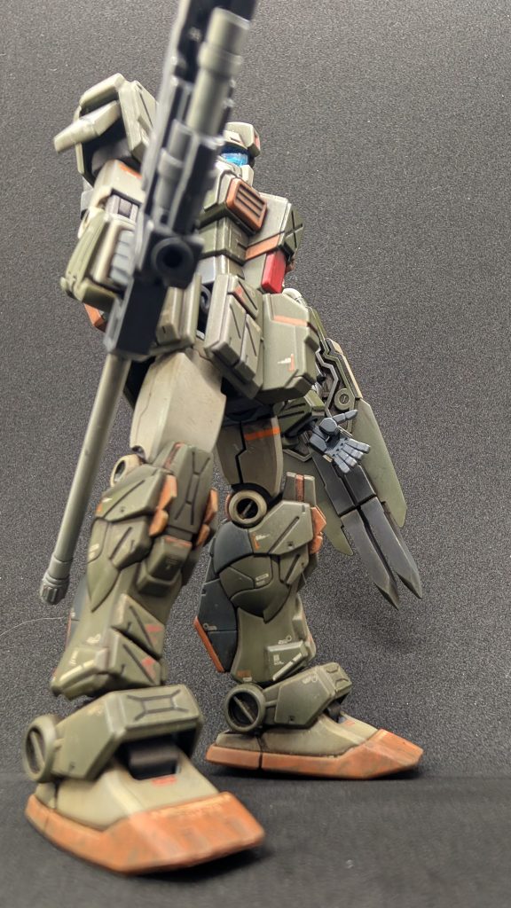 ダークグリーンには、いつもの砂地のガラピコ汚しが映えませんでした(zaku-kao4)ちょっと負けた気分（笑）あ、今回もABS樹脂の関節部も臆せず塗装してやりました(iori_sei)きっと一回でも割れたら…臆します（笑）