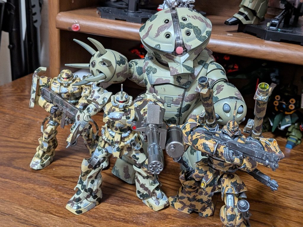 最近作った迷彩の彼らと！アッガイをボスキャラみたく、ケンプファー、グフカスタム、ザクIIでガードꉂ🤣𐤔