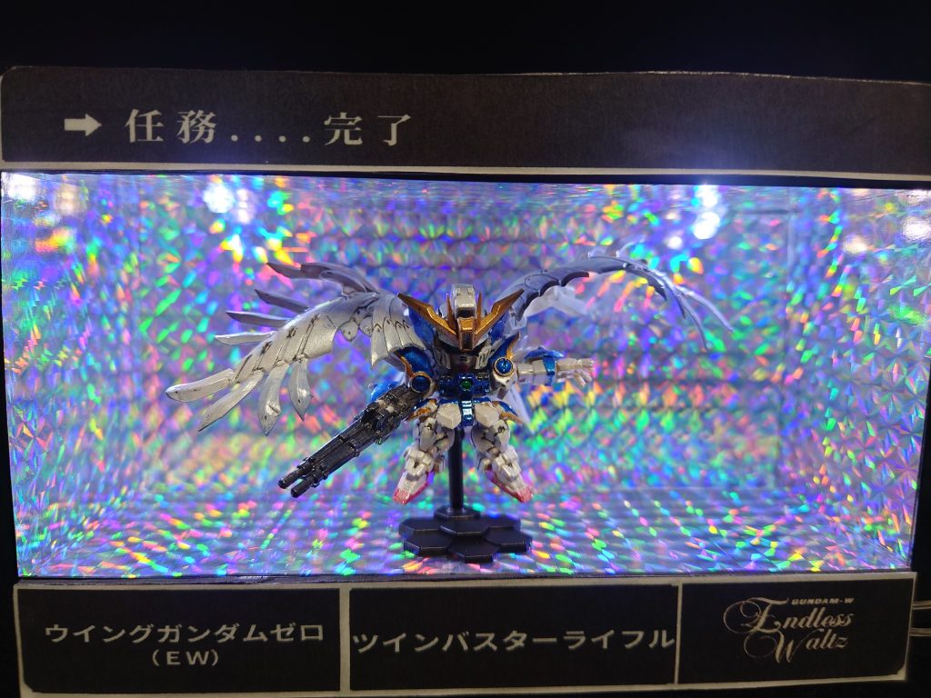 スペリオルドラゴン　カードダス風台座–3枚目/制作者：エム@筆塗りモデラー見習い