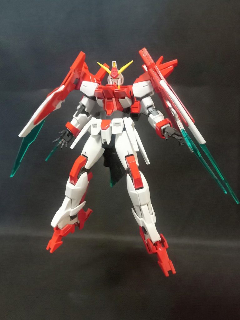 中古でボロボロだったAGE-2マグナムをベースに、頭部はジャスティスナイト、胴体や大腿部はAGE-FXです