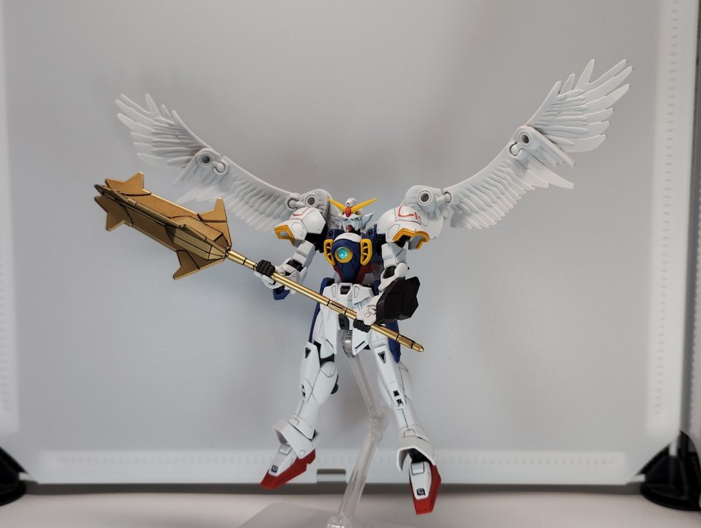 武器はゴールドメイスと頭部バルカン、胸のマシンキャノンです。